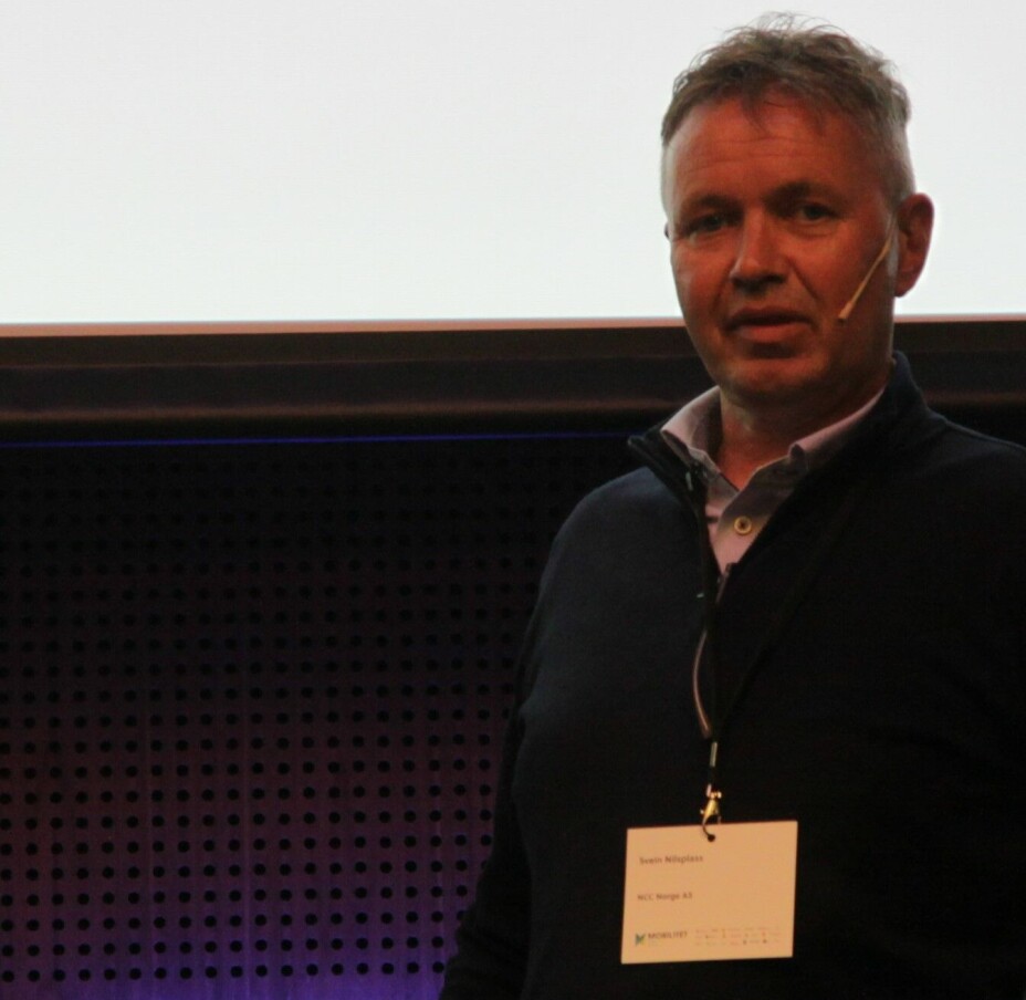 ELEKTRISK ERFARING: Svein Nilsplass, områdesjef Oslo i NCC Norge, har opparbeidet seg kompetanse på drift av elektriske lastebiler. ELEKTRISK ERFARING: Svein Nilsplass, områdesjef Oslo i NCC Norge, har opparbeidet seg kompetanse på drift av elektriske lastebiler.