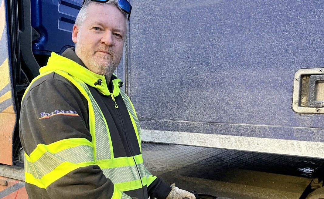 FORVENTER HANDLING: Audun Tandberg i Terje Tandberg Transport AS mener myndighetene burde redusert veibruksavgiften og hatt avgiftslettelser/ kompensasjon for «profesjonell» diesel som til transport. FORVENTER HANDLING: Audun Tandberg i Terje Tandberg Transport AS mener myndighetene burde redusert veibruksavgiften og hatt avgiftslettelser/ kompensasjon for «profesjonell» diesel som til transport.