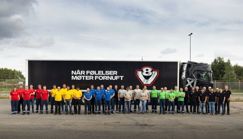 ALLE DELTAKERNE: Når 5 lag med totalt 25 deltagere møtes til dyst for å kåre det beste verkstedteamet i Scania merkes det at konkurranseinstinktet våkner og at konkurransenervene begynner å prege den enkelte. ALLE DELTAKERNE: Når 5 lag med totalt 25 deltagere møtes til dyst for å kåre det beste verkstedteamet i Scania merkes det at konkurranseinstinktet våkner og at konkurransenervene begynner å prege den enkelte.