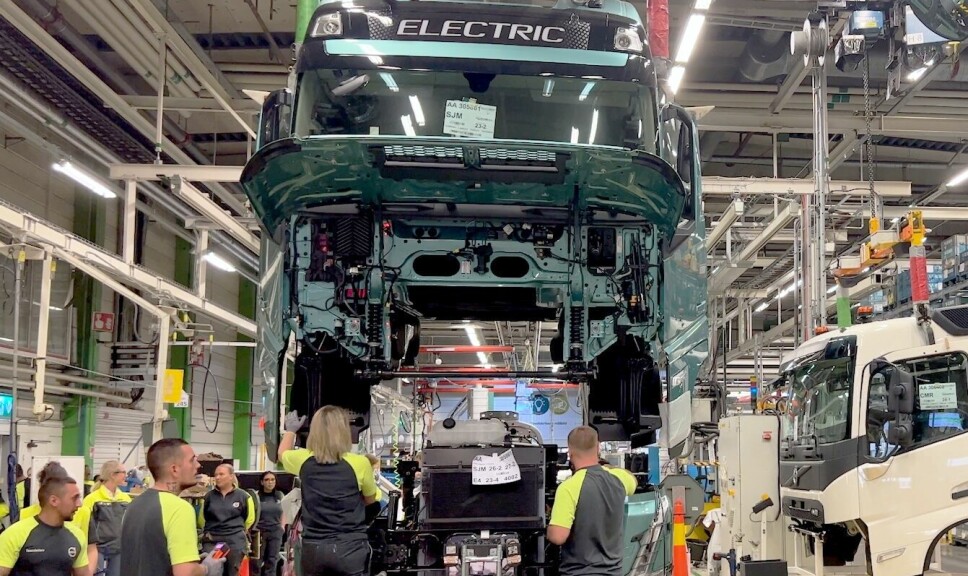 GØTEBORG: Serieproduksjonen av Volvos tyngste elektriske lastebiler starter i Tuve-fabrikken.