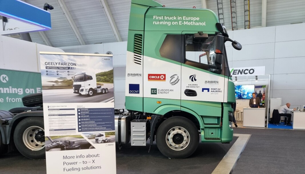 VISES I NORGE: Sammen med kinesiske Geely har Circle K tatt et knippe kjøretøy, blant annet denne trekkvognen fra Geely-eide Farizon Auto, til Europa for å demonstrere at teknologien som muliggjør bruk av karbonnøytral metanol som drivstoff er tilgjengelig.