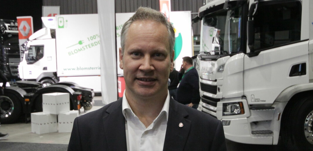 STRAMMER TIL: Samferdselsminister Jon-Ivar Nygård (Ap) mener kravet om nullutslippskjøretøy i offentlige anskaffelser også skal gjelde tyngre varebiler.