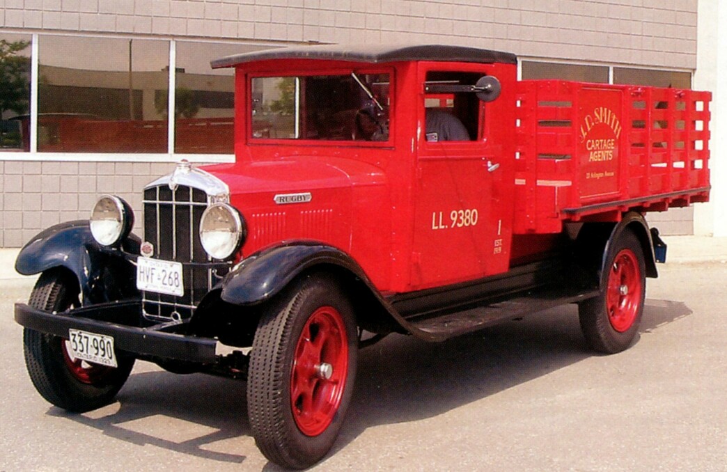 Stilig front: En restaurert Rugby lastebil befinner seg i Toronto, Canada, der Durant Motors også hadde fabrikk. Dette er en 1929-modell 1-tonner med 4-sylindret Continental-motor. En helt ordinær lastebil for sin tid, som skilte seg ut med påkostet, forniklet radiatorkappe av personbiltype.