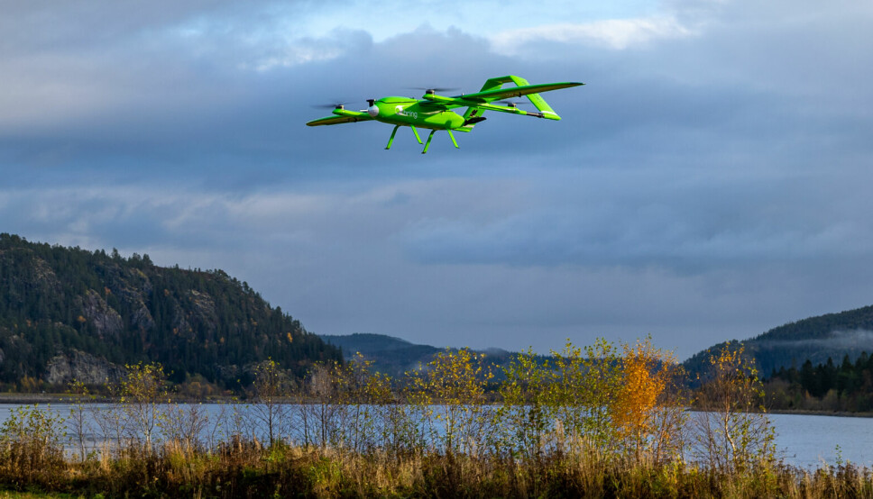 ERSTATTER: Denne dronen skal frakte vannprøver som tidligere er kjørt med biler og lastebiler.