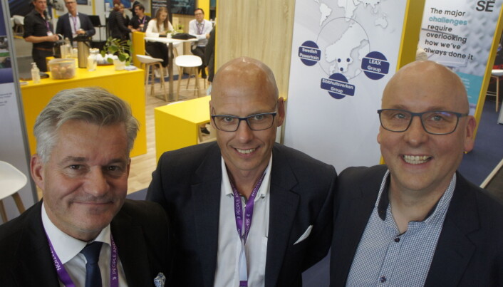 KJERNETROPPEN I HANNOVER: Fra venstre: Roger Berggren, styreformann i LEAX-Gruppen, Lasse Bjørkhau, CEO i Brudeli Green Mobility AS og grunnlegger og CTO, Geir Brudeli.