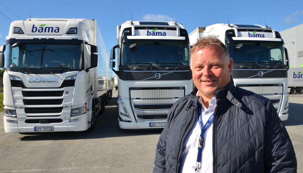 BLIR PENGER AV SÅNT: - Når man kjører 500.000 mil i året, og sparer en liter diesel på hver eneste en av dem, så blir det penger av det, sier Runar Bakken, daglig leder og medeier i Bama Logistikk AS. BLIR PENGER AV SÅNT: - Når man kjører 500.000 mil i året, og sparer en liter diesel på hver eneste en av dem, så blir det penger av det, sier Runar Bakken, daglig leder og medeier i Bama Logistikk AS.