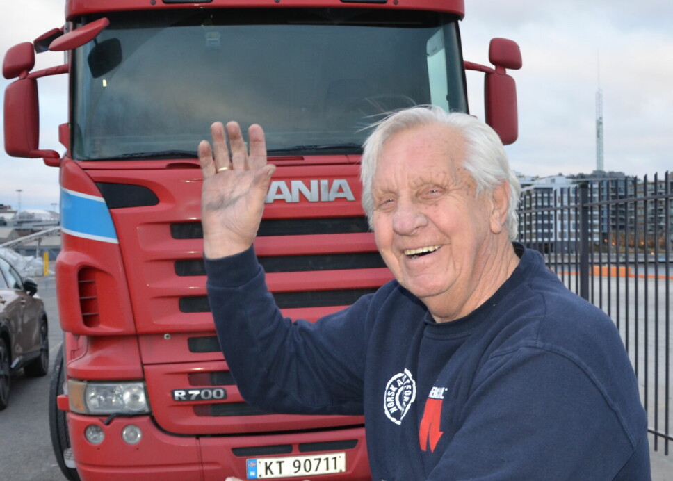 GIR SEG IKKE: Så lenge helsa holder, kjører Kjell 'Pakka' Gulbrandsen lastebil ennå noen år...