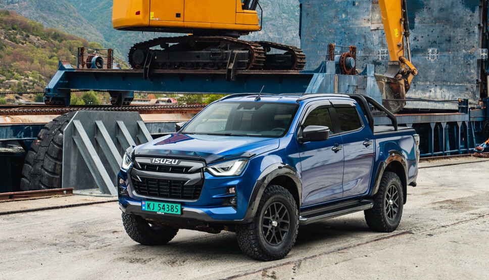 OPPGRADERT: Isuzu har satt inn nye airbager for knebeskyttelser i D-Max. OPPGRADERT: Isuzu har satt inn nye airbager for knebeskyttelser i D-Max.