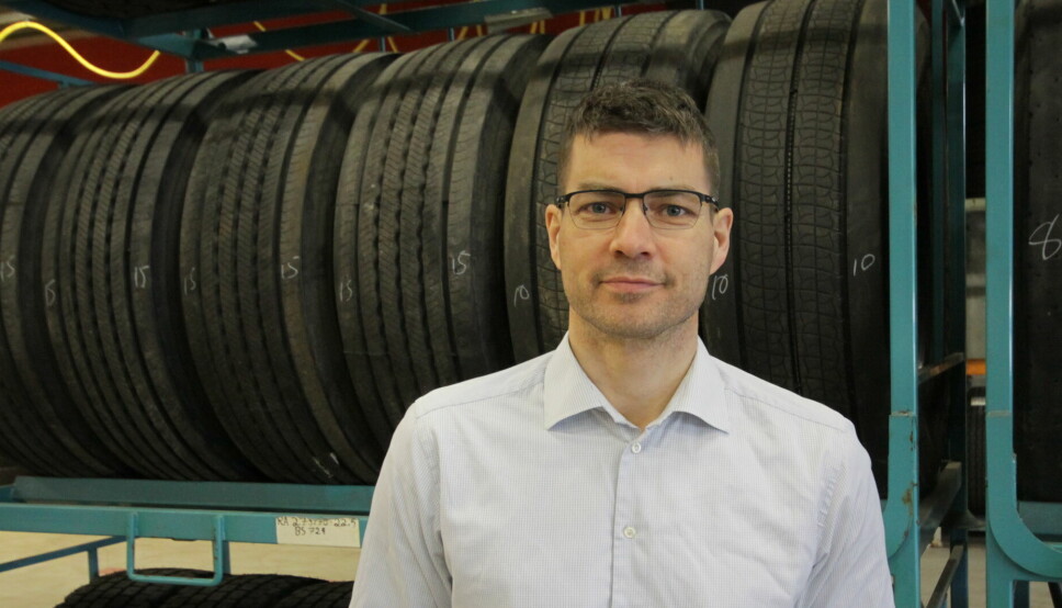FØLGER MED: Kristian Spernes, daglig leder hos Gjerde & Byhring AS som er offisiell Bridgestone-importør i Norge.