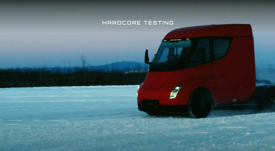 Tesla viste bilder og video fra testingen av Semi, blant annet under vinterlige forhold. Foto: Tesla (skjermdump YouTube)