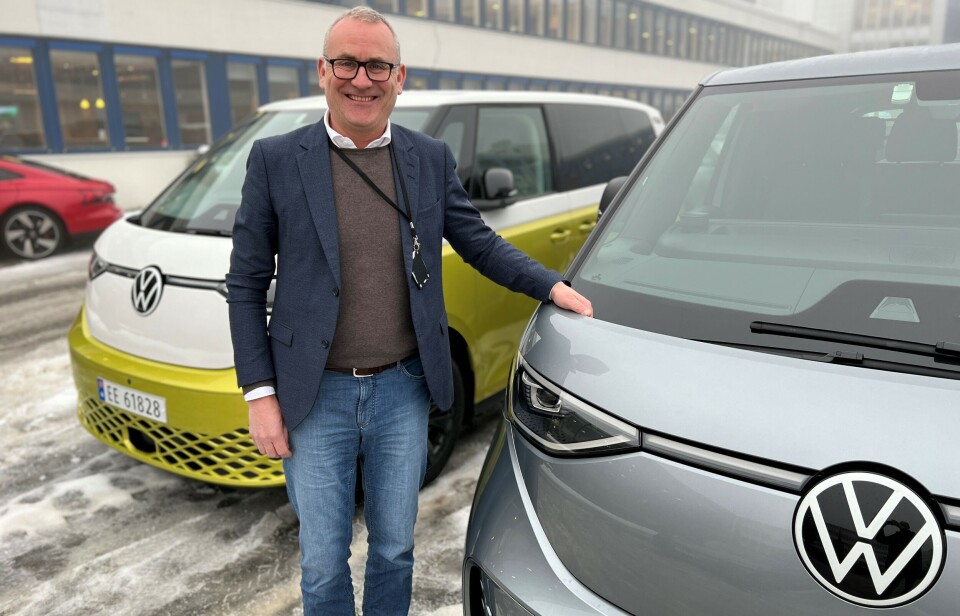 FULL FART: Håkon Wirak, avtroppende direktør for Volkswagen Nyttekjøretøy, kjemper mot klokka for at Volkswagen skal bli Norges største varebilmerke for 18. året på rad. I fjor greide han det i løpet av de tre siste dagene. FULL FART: Håkon Wirak, avtroppende direktør for Volkswagen Nyttekjøretøy, kjemper mot klokka for at Volkswagen skal bli Norges største varebilmerke for 18. året på rad. I fjor greide han det i løpet av de tre siste dagene.