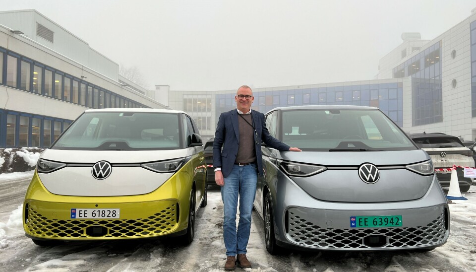 MER BUZZ PÅ GANG: Håkon Wirak, direktør for Volkswagen Nyttekjøretøy inntil årsskiftet 2022-23, mener merket i løpet av året bør være tilbake på over 30 prosent markedsandel for grønnskiltede varebiler. ID. Buzz Cargo er mye av årsaken. MER BUZZ PÅ GANG: Håkon Wirak, direktør for Volkswagen Nyttekjøretøy inntil årsskiftet 2022-23, mener merket i løpet av året bør være tilbake på over 30 prosent markedsandel for grønnskiltede varebiler. ID. Buzz Cargo er mye av årsaken.