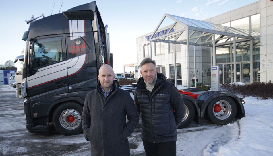 ETTERSPURT ELEKTRISK: Karstein Ahlin, administrerende direktør, og Bjørn-Inge Haugan, direktør for salg, kommunikasjon og marked i Volvo Norge AS forteller om stor interesse for elektriske lastebiler, men lover fortsatt entusiasme – som spesialmodellene skaper. ETTERSPURT ELEKTRISK: Karstein Ahlin, administrerende direktør, og Bjørn-Inge Haugan, direktør for salg, kommunikasjon og marked i Volvo Norge AS forteller om stor interesse for elektriske lastebiler, men lover fortsatt entusiasme – som spesialmodellene skaper.