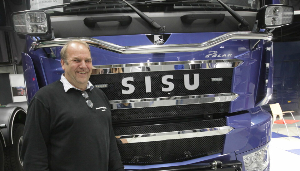 SELGER NISJEPRODUKT: Harald Pedersen, ansvarlig for SISU-salget hos importøren Elverum Maskin AS.
