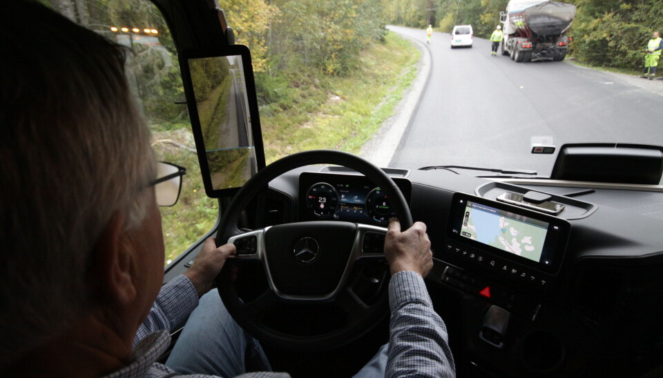 LIKT FOR ALLE: - Kjøre- og hviletidsreglene er like for alle i transportnæringen for tunge kjøretøy, og de er til for å unngå at trøtte og uopplagte sjåfører kjører langs vegene våre, sier avdelingsdirektør Kjetil Wigdel i Statens vegvesen. LIKT FOR ALLE: - Kjøre- og hviletidsreglene er like for alle i transportnæringen for tunge kjøretøy, og de er til for å unngå at trøtte og uopplagte sjåfører kjører langs vegene våre, sier avdelingsdirektør Kjetil Wigdel i Statens vegvesen.
