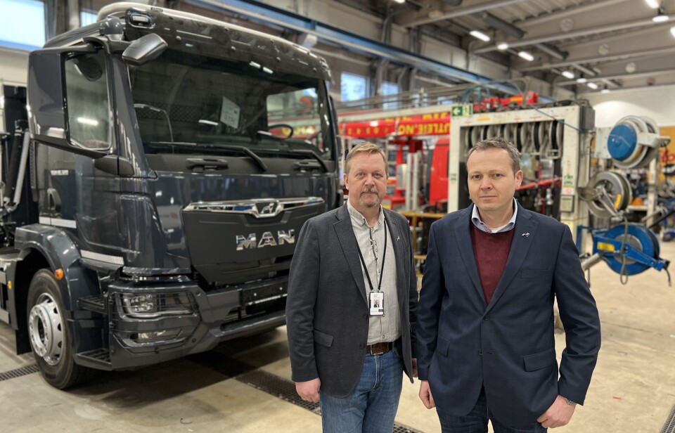 HÅPER PÅ BEDRING: Lars B. Sand, salgsdirektør i MAN Truck & Bus Norge og Kristian Kro, kundeservicedirektør. HÅPER PÅ BEDRING: Lars B. Sand, salgsdirektør i MAN Truck & Bus Norge og Kristian Kro, kundeservicedirektør.