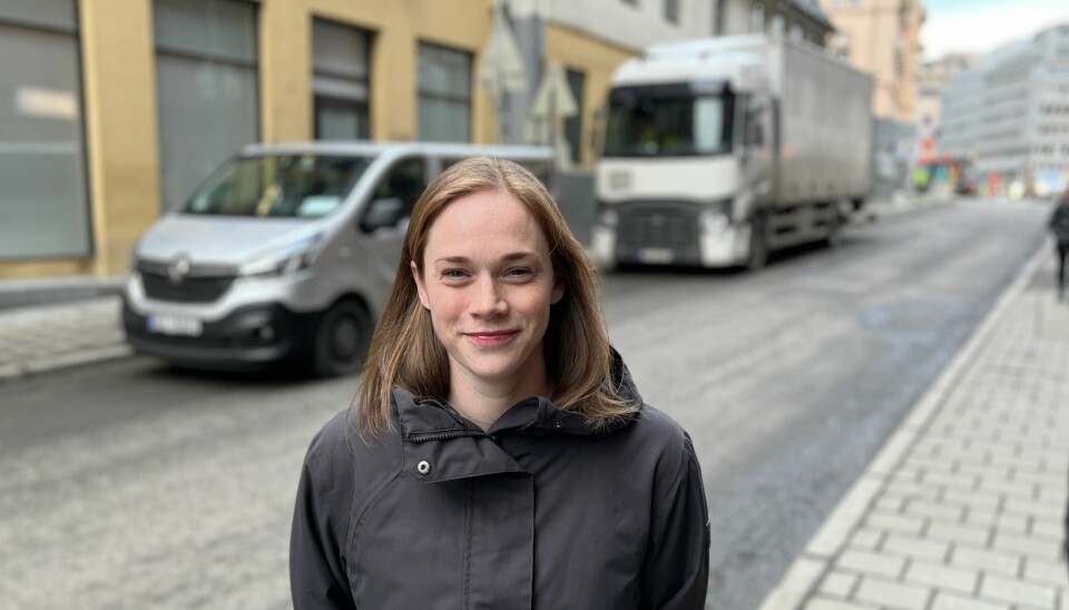 SKAL TENKE TUNGT: Maren Hemsett er ansatt i Norsk elbilforening med ansvar for å få fart på elektrifisering av tungtransporten i Norge.