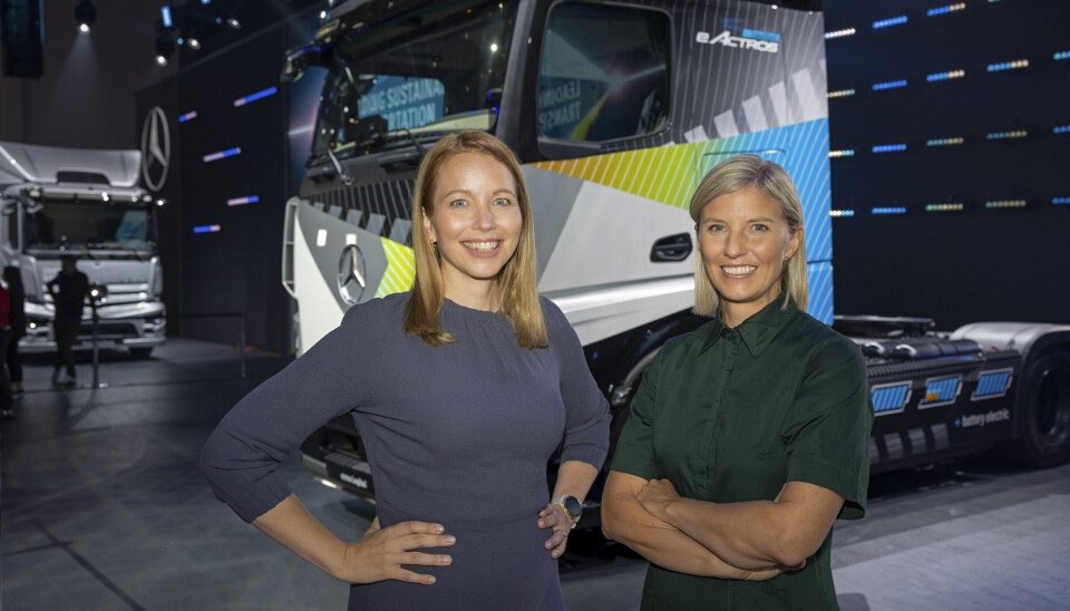 DAIMLER-DUO: Stina Fagerman (t.v.) og Karin Rådström har begge bakgrunn fra Scania. Nå styrer de mye av Daimler Trucks sammen som henholdsvis leder for marketing, salg og service, og som øverste leder for merkevaren Mercedes-Benz Trucks. DAIMLER-DUO: Stina Fagerman (t.v.) og Karin Rådström har begge bakgrunn fra Scania. Nå styrer de mye av Daimler Trucks sammen som henholdsvis leder for marketing, salg og service, og som øverste leder for merkevaren Mercedes-Benz Trucks.