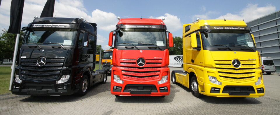 UTE: Kinesiske Geely har solgt sin posisjon i Daimler Truck, her representert ved Mercedes-Benz Truck utenfor fabrikken i Wörth.