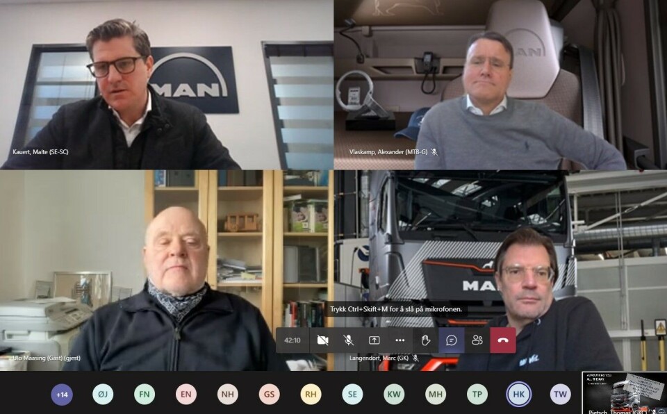 DIGITALT PRESSEMØTE: Malte Kauert (oppe t.v.), er direktør for MAN Truck & Bus Nordics, Alexander Vlaskamp (oppe t.h.) er toppsjef i MAN Truck & Bus og Marc Langendorf (nede t.h.) er kommunikasjonsansvarlig i MAN Truck & Bus. Nede til venstre er en av journalistene som deltok.