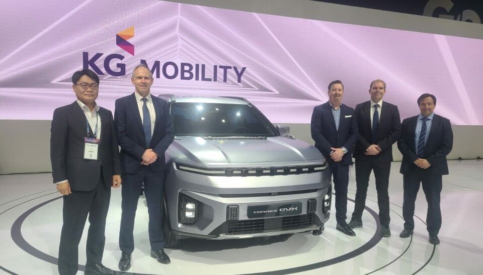 Jeong Yong-won (president i KG Mobility), Frank Dunvold (CEO i RSA), Petter Nordesjö (salgssjef i KG Mobility Sverige), Steinar Dokken (salgssjef i KG Mobility Norge) og Espen Kristofferen (Commercial Director New Energy Vehicles i RSA). Jeong Yong-won (president i KG Mobility), Frank Dunvold (CEO i RSA), Petter Nordesjö (salgssjef i KG Mobility Sverige), Steinar Dokken (salgssjef i KG Mobility Norge) og Espen Kristofferen (Commercial Director New Energy Vehicles i RSA).