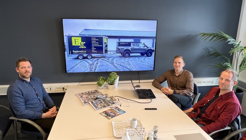 FOR YRKESBILER: Andreas Rist (f.v.), Øystein Gunneng og Vegard Fjalestad mener pickupen som yrkesbil blir mer fleksibel, med deres nye påbyggløsning.
