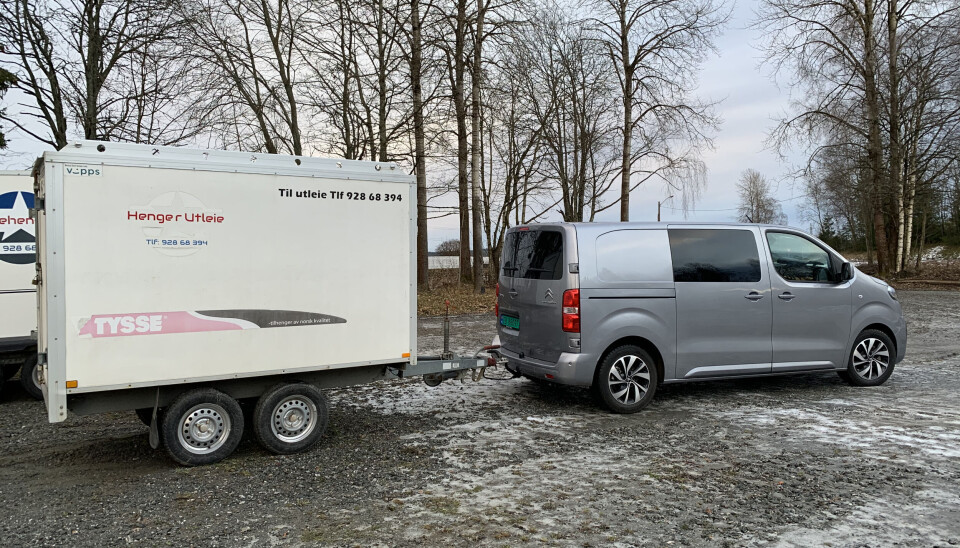 HENGER PÅ: Med høyere tillatt hastighet for tilhengere, blir det enda viktigere å passe på at alt er i orden med det du hekter bak på bilen. HENGER PÅ: Med høyere tillatt hastighet for tilhengere, blir det enda viktigere å passe på at alt er i orden med det du hekter bak på bilen.
