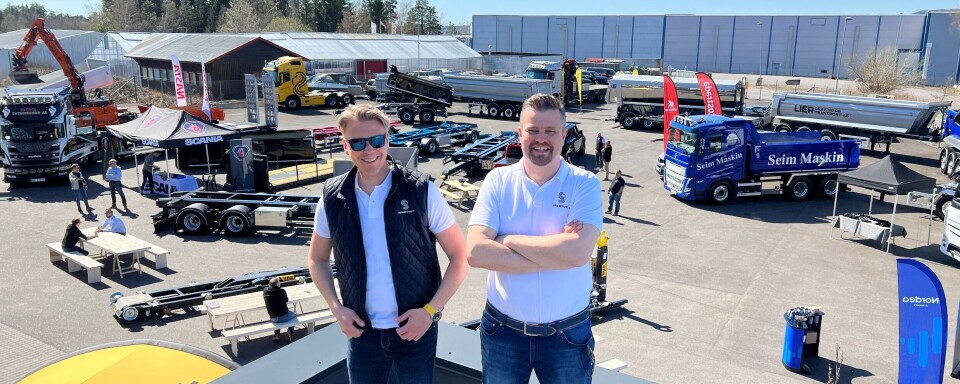 SOL OG SMIL: Styreleder Tom Erik Spartveit (t.v.) og daglig leder Olav Dolven i Spartveit AS håper på like bra vær som i fjor, når de 19. og 20. april arrangerer vårslipp i Larvik.