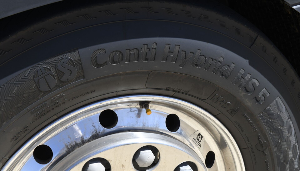 BEREGNET FOR EL: Conti Hybrid HS5 er et regionaldekk for styring og drift, som er beregnet også på elektrisk fremdrift og utfordringene som følger med. BEREGNET FOR EL: Conti Hybrid HS5 er et regionaldekk for styring og drift, som er beregnet også på elektrisk fremdrift og utfordringene som følger med.