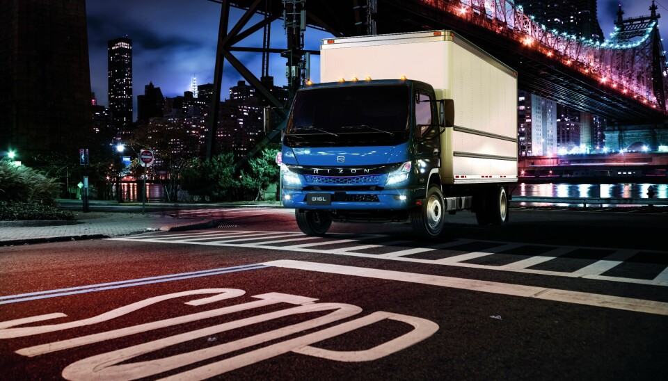 SLEKTSKAP: Bilene fra Daimler Trucks nye merkevare i USA, Rizon, har tydelige trekk fra sin slektning, Fuso.