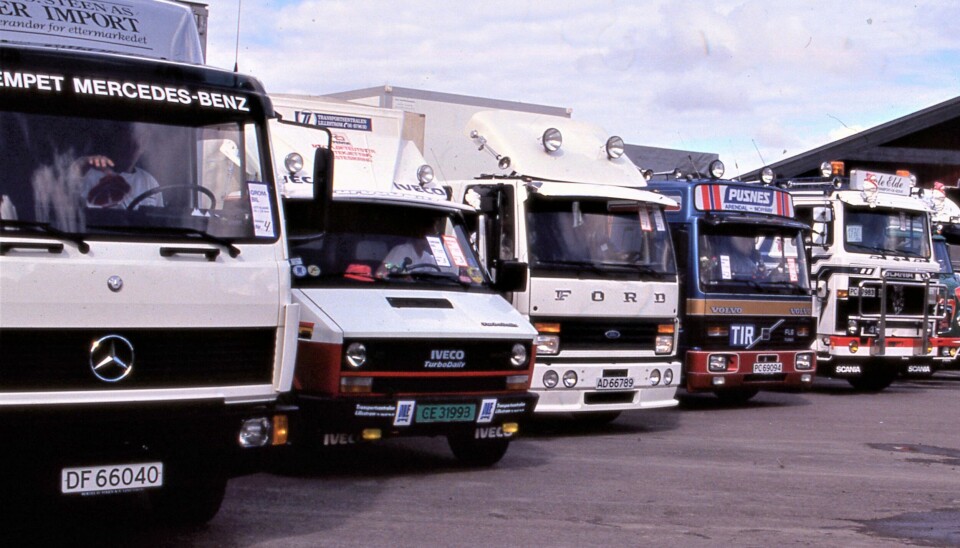 LAST & BIL 90: Vinnere i de ulike kategoriene for bruksbil og grombil. Fra venstre DF 66040 (1990 Mercedes-Benz 817L, tilhørte Bertel O. Steen) – CE 31993 (1987 Iveco 45.10, kjørte for Transportsentralen Lillestrøm) – AD 66789 (1990 Ford Cargo) – PC 69094 (1990 Volvo FL611 fra Arendal) og PC 47983 (1976 Scania LBS140S, eid av Jarle Elde på Kleppe). En sjekk i Autosys viser at ingen av disse bilene er registrert i dag.