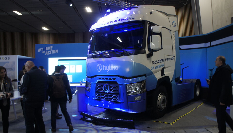 Semi fra franske Hyliko med sterkt innslag av hydrogenteknologi fra Toyota. Semi fra franske Hyliko med sterkt innslag av hydrogenteknologi fra Toyota.