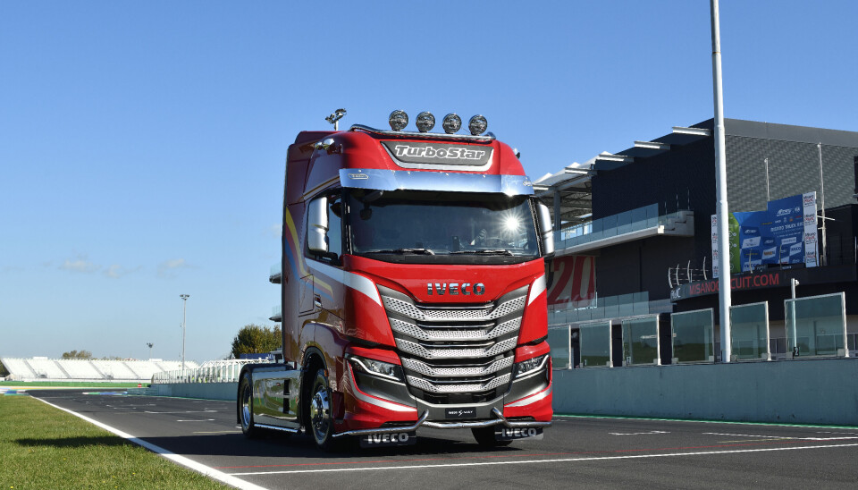 En spesialutgave av Iveco S-Way, TurboStar, har nettopp ankommet Norden og blir i de neste månedene å se på forskjellige utstillinger og lokalarrangementer. En spesialutgave av Iveco S-Way, TurboStar, har nettopp ankommet Norden og blir i de neste månedene å se på forskjellige utstillinger og lokalarrangementer.