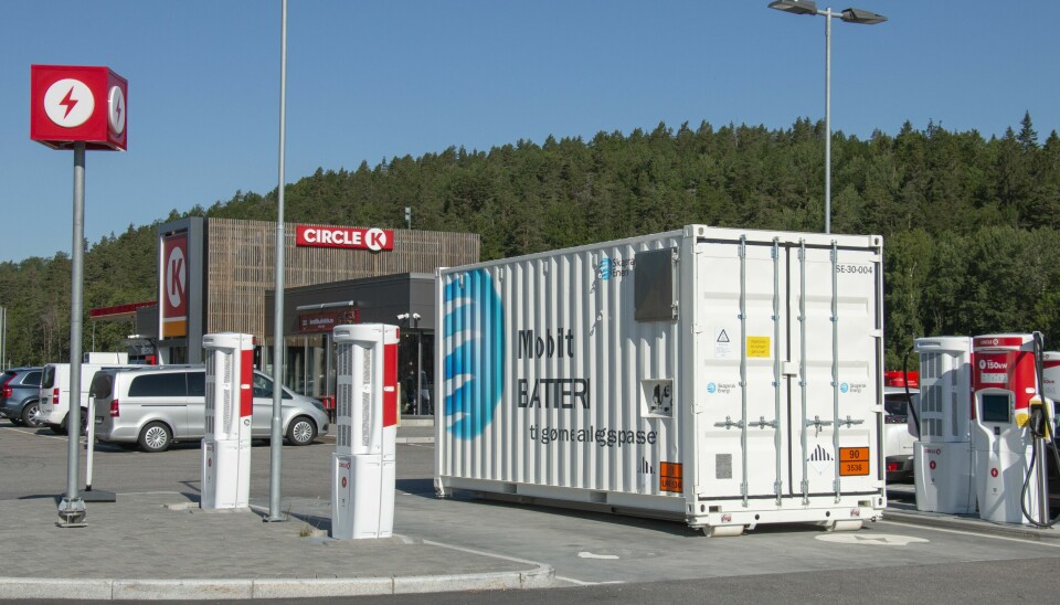 TIL LADING. Denne battericontaineren får påfyll hos Circle K E18 Bamble i Telemark.