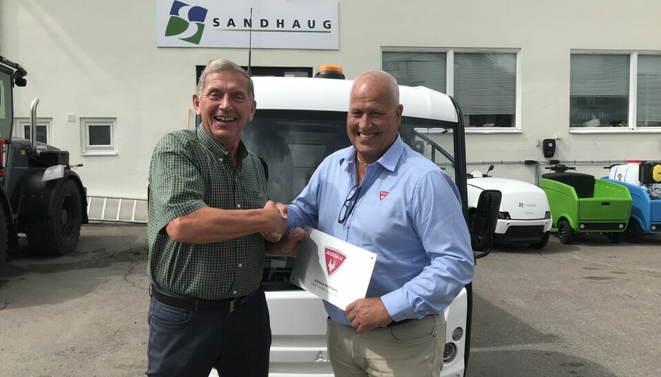 Rune Sandhaug, administrerende direktør i Sandhaug AS og Hans Gunnestad, ansvarlig for Skandinavia og Baltikum hos Addax Motors.