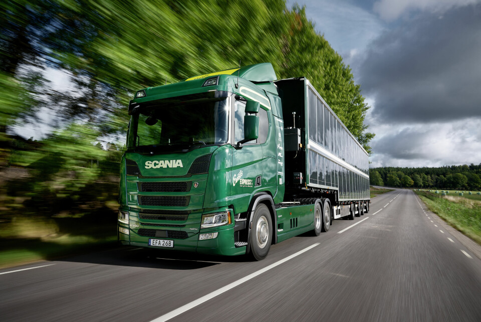 Scania tester ut hybrid lastebil med solceller