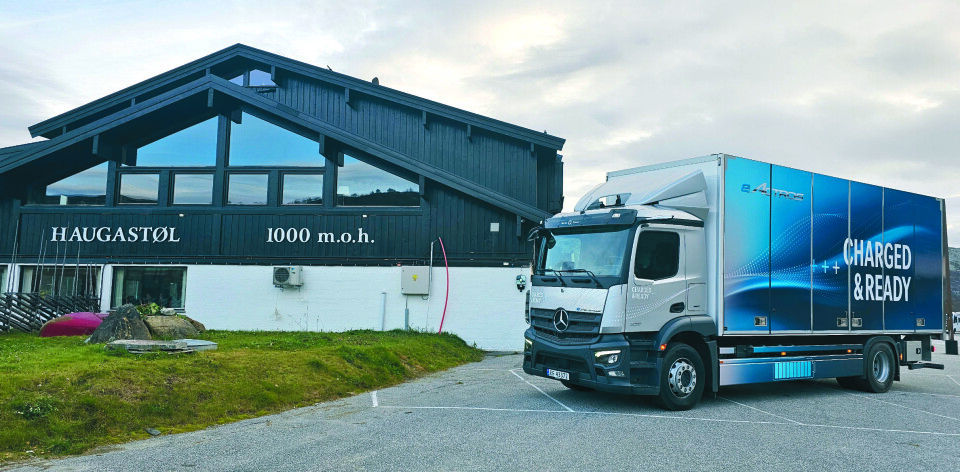 LADET OG KLAR: eActros 300 er nå klar for Norge. Vi har stiftet nærmere bekjentskap.