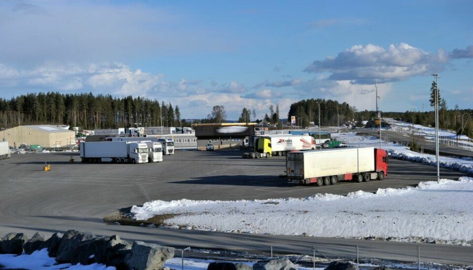 Døgnhvileplassen vis-à-vis Nebbenes Kro ved E6 i Eidsvoll tilbyr 47 oppstillingsplasser for vogntog, men lever på lånt tid.