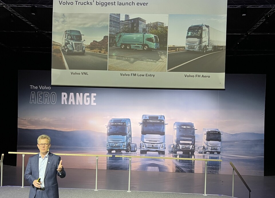 – Dette er et dristig trekk – vi lanserer nye topplastebiler som vil sette standarden for energieffektivitet og CO2-reduksjon i hele produktspekteret, sier Roger Alm, administrerende direktør for Volvo Trucks.