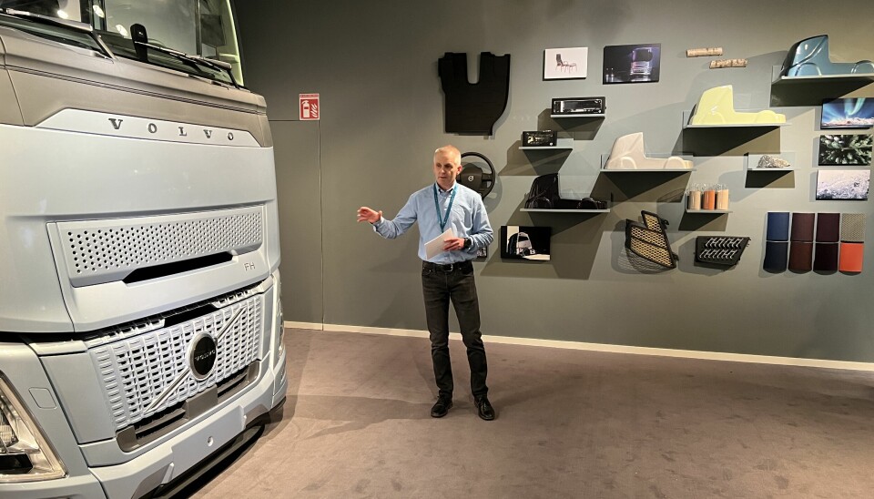 - Den bedrede aerodynamikken kommer blant annet av betydelig mer avrundede former i «hjørnene» av førerhuset, samt innføringen av kamerasystem til erstatning for sidespeil, forklarte Mattias Ahlberg fra Volvo Trucks under lanseringen i Gøteborg denne uken.
