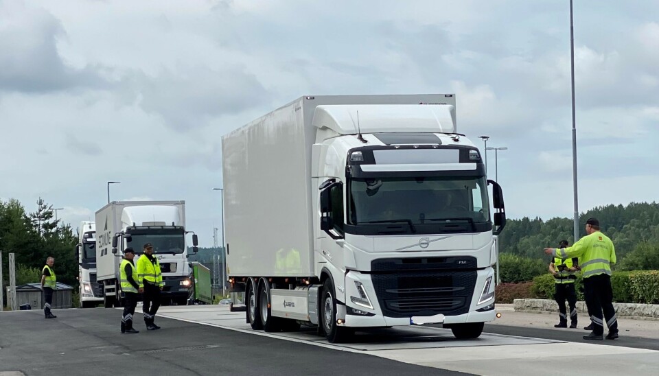 Fra og med 1. mars innføres flere endringer for transportbransjen, blant annet økte gebyrsatser. Bildet er tatt i en tidligere kontrollsituasjon.