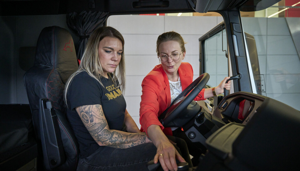 -Vi ser at de kvinnelige sjåførene gjør seg meget mer gjeldende på sosiale media enn før, forteller Sigrun Weise som leder MANs kvinne-workshops.