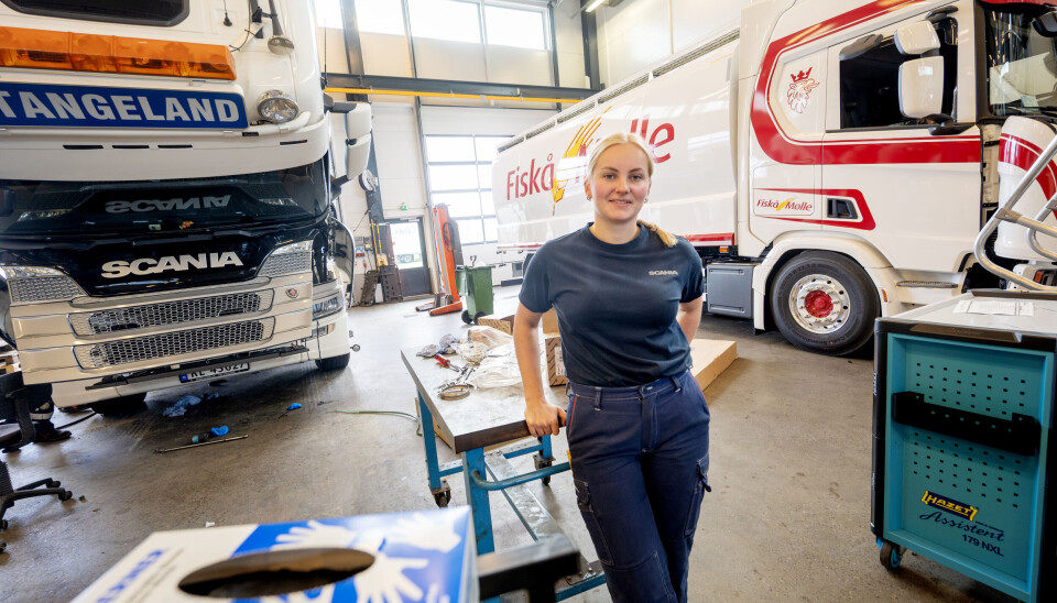 TUNGT, MEN IKKE SÅÅÅ TUNGT: – Jeg så for meg at det skulle være tungt arbeid, men det har ikke vært like tungt som jeg først tenkte, sier Eline Tunheim.
