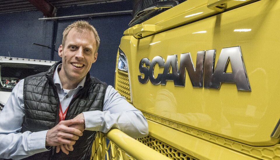 FORNØYD: Distriktsjef Roy Edland i Scania Stavanger er strålende fornøyd med lærlingene hos Scania Stavanger.