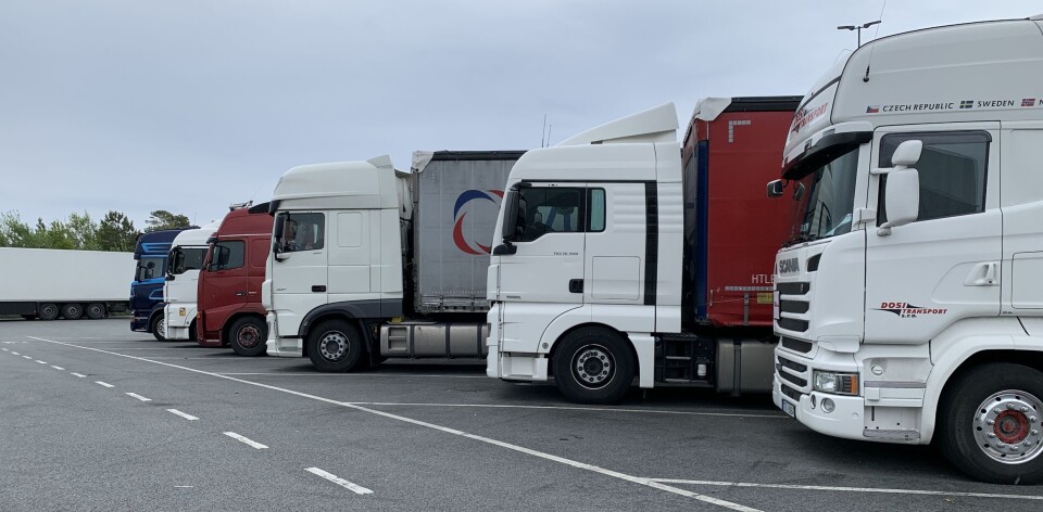 Kontrakten har to faser: først bygging av døgnhvileplassen, deretter drift og vedlikehold i ti år – med opsjon på to års forlengelse.