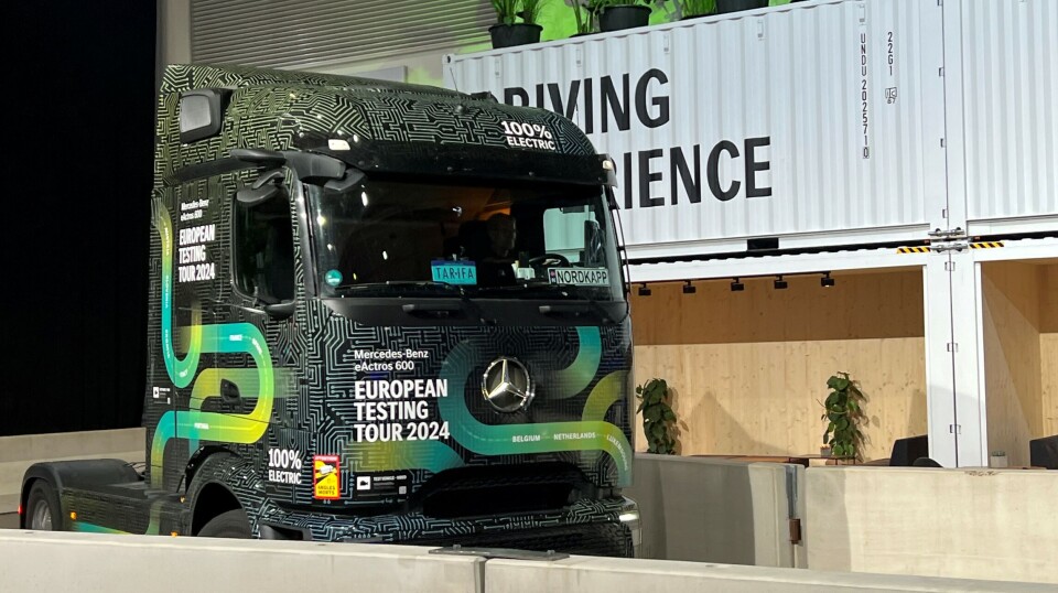 ET LITE STYKKE NORGE I HANNOVER: Legg merke til 'bilskiltet' i frontruten på denne eActros 600 som dukket opp på Daimlers åpning av IAA Transportation søndag kveld.