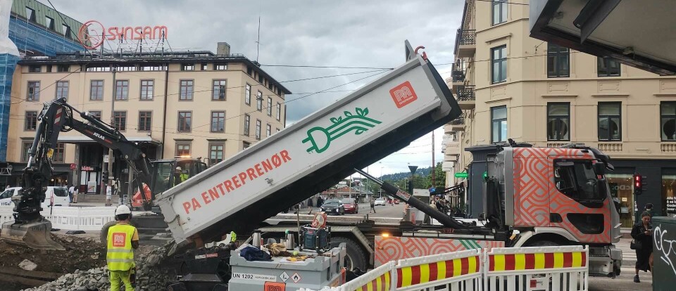 I ARBEID: PA Entreprenør har åtte elektriske lastebiler i arbeid. Her fra Valkyriegaten på Majorstuen sommeren 2023.