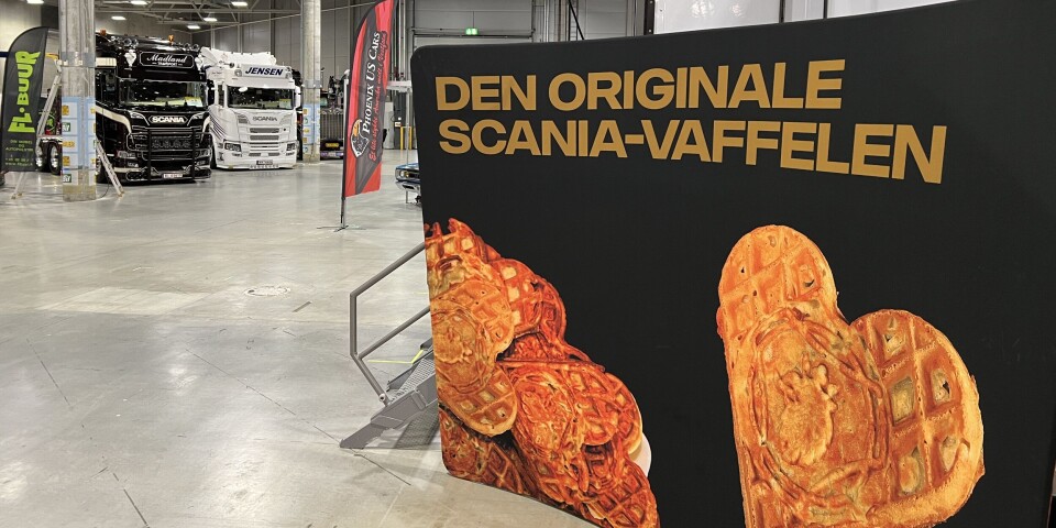 HØRER MED: Hos Norsk Scania måler man nok oppslutningen på messen i antall liter vaffelrøre som går med.