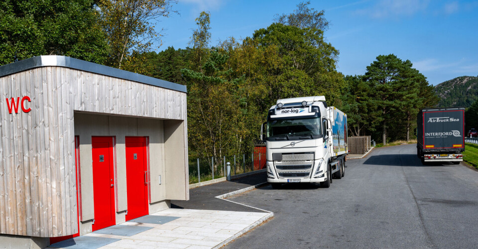 MANGELVARE: Ifølge Statens vegvesen er det behov for 30 nye døgnhvileplasser, i tillegg til de 50 som finnes fra før, innen 2030. Her bilde fra en rasteplass ved E39 på Stord.