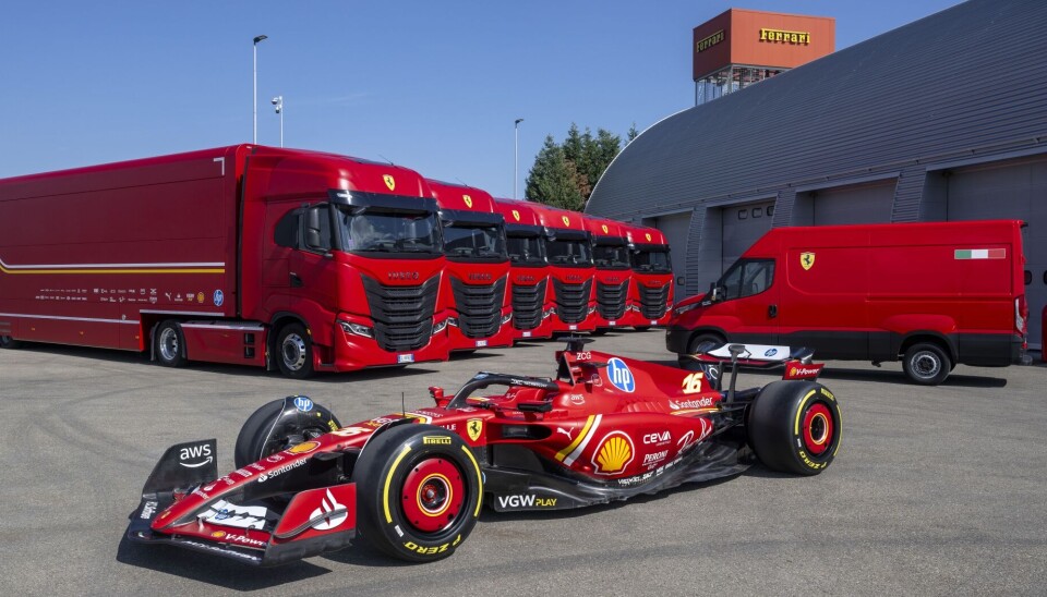 SLEKTSTREFF: Ferrari og Iveco er helt adskilte selskaper, men det er selvsagt ikke tilfeldig at de 'velger hverandre'. Begge selskapene kontrolleres på toppen av Agnelli-familien, med John Elkann i spissen. Han er femte generasjon som styrer Fiat-arving.